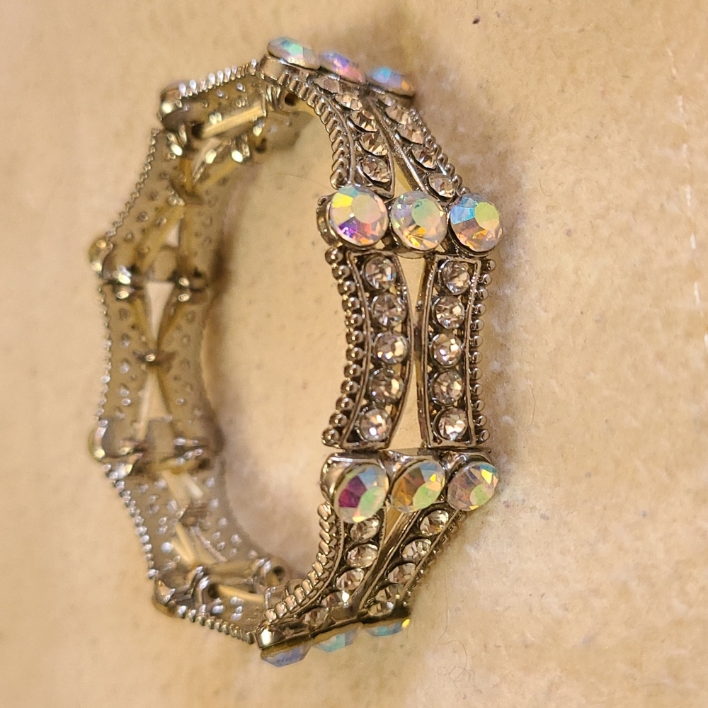 Charming Charlie RSVP silver stretch bangle